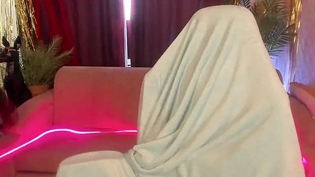 Snapshot of April_o_Nill chatting on 01-11-26, 08:21 April o Nill online show from 01-11-26, 08:21