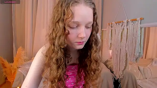 Snapshot of _Rose_Charming_ chatting on 09-14-25, 09:59  Rose Charming  online show from 09-14-25, 09:59