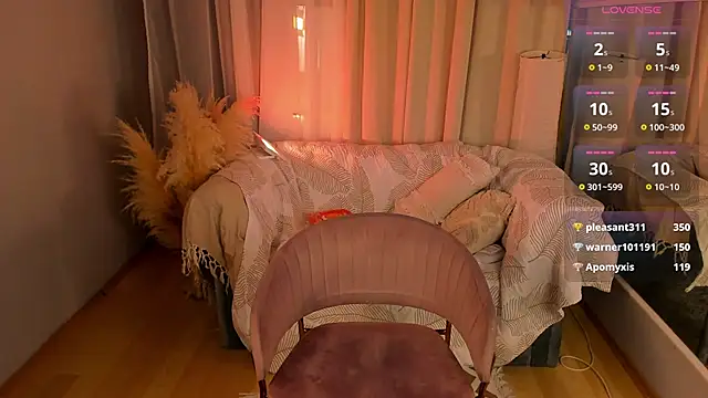 Snapshot of _Rose_Charming_ chatting on 02-19-25, 09:28  Rose Charming  online show from 02-19-25, 09:28