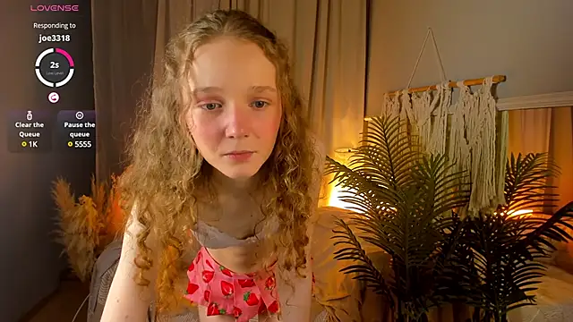 Snapshot of _Rose_Charming_ chatting on 01-31-25, 09:26  Rose Charming  online show from 01-31-25, 09:26