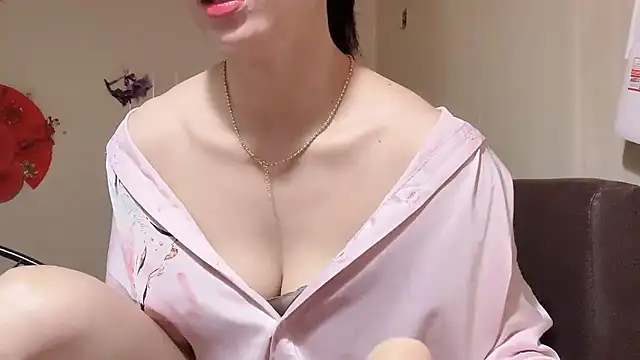 Snapshot of LinhChi_9x chatting on 05-22-26, 12:41 LinhChi 9x online show from 05-22-26, 12:41