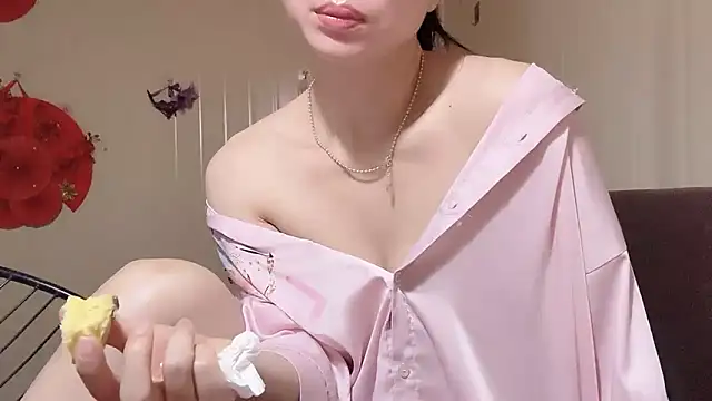 Snapshot of LinhChi_9x chatting on 05-18-26, 12:22 LinhChi 9x online show from 05-18-26, 12:22