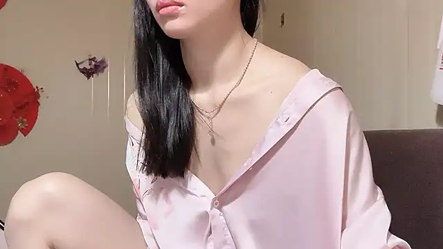 Snapshot of LinhChi_9x chatting on 05-11-26, 12:01 LinhChi 9x online show from 05-11-26, 12:01