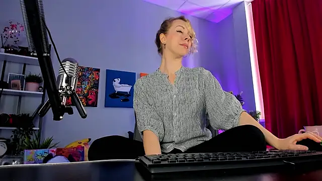 LylithSkye online show from 02-25-26, 11:32