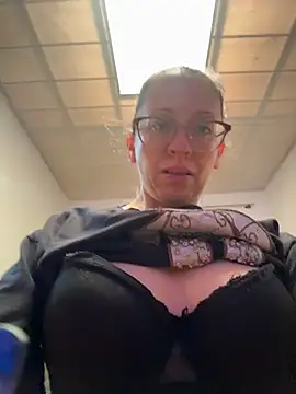 miss hanna07 online show from 10-17-25, 09:05