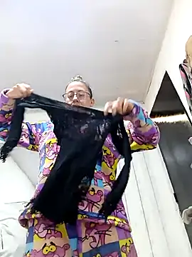 miss hanna07 online show from 11-18-25, 12:19