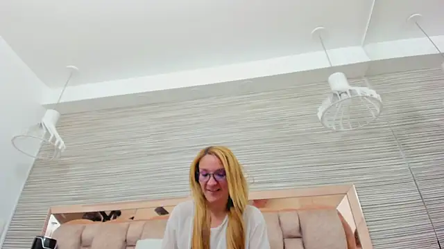 Snapshot of maddy_cartter chatting on 10-01-25, 11:47 maddy cartter online show from 10-01-25, 11:47