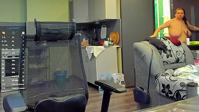 1lindsey1 online show from 11-18-25, 10:40