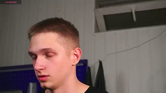 dustyn fox online show from 10-30-25, 03:31