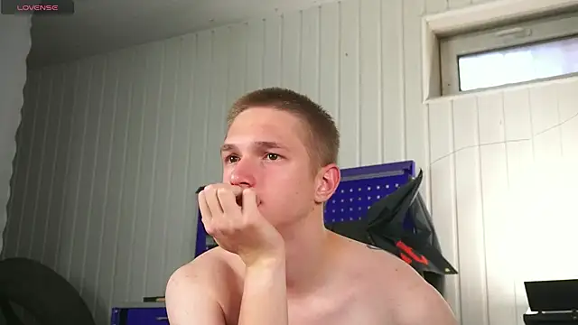 dustyn fox online show from 09-27-25, 01:06