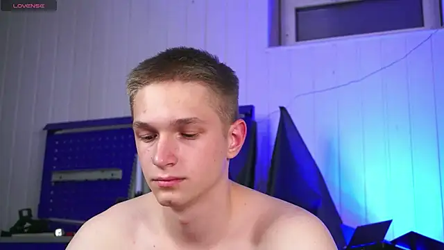 dustyn fox online show from 10-31-25, 03:41