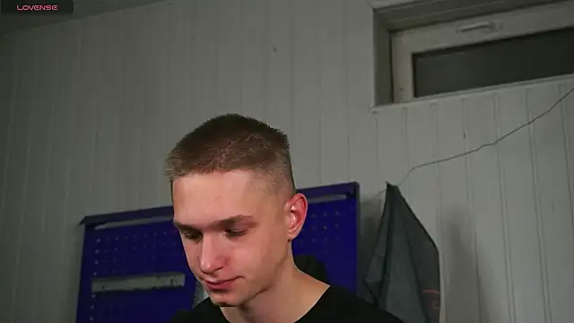 dustyn fox online show from 10-16-25, 04:37