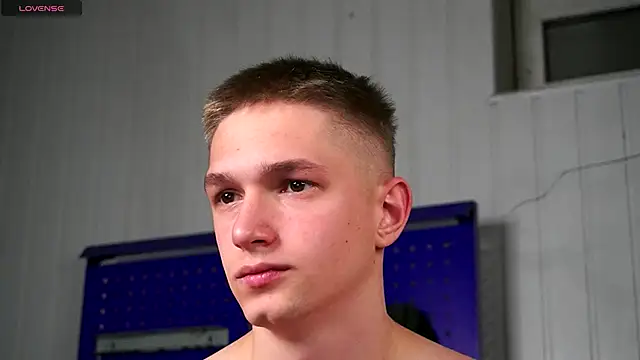 dustyn fox online show from 11-21-25, 03:11