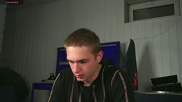 dustyn fox online show from 09-30-25, 04:13