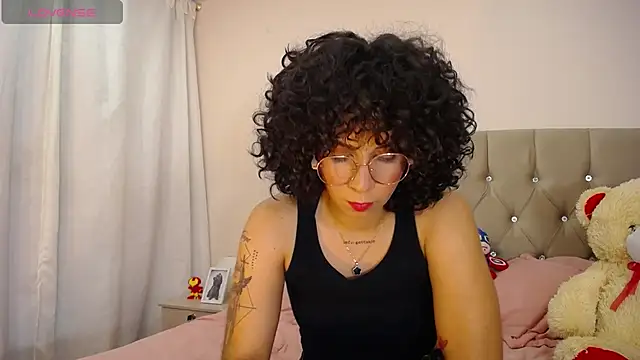 Snapshot of zoe_alanaa chatting on 10-22-25, 11:36 zoe alanaa online show from 10-22-25, 11:36