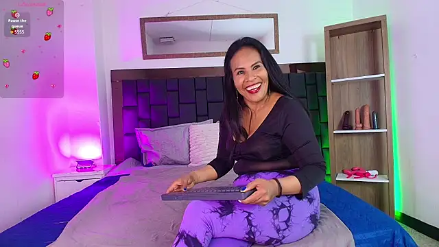Anthonelaa   online show from 06-25-26, 07:30