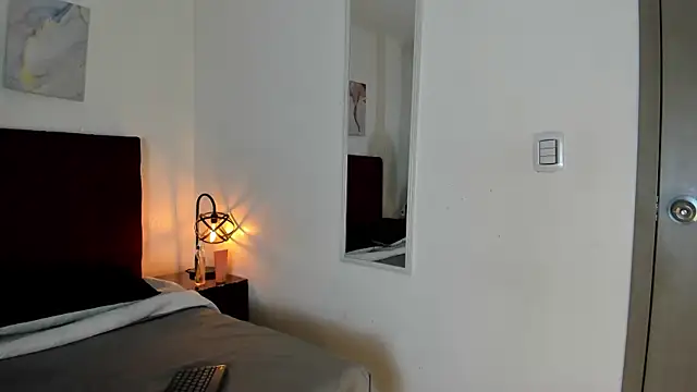 Anthonelaa   online show from 09-10-25, 07:57