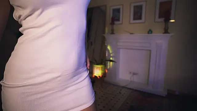 Snapshot of Leona_Mell chatting on 02-05-25, 09:50 Leona Mell online show from 02-05-25, 09:50