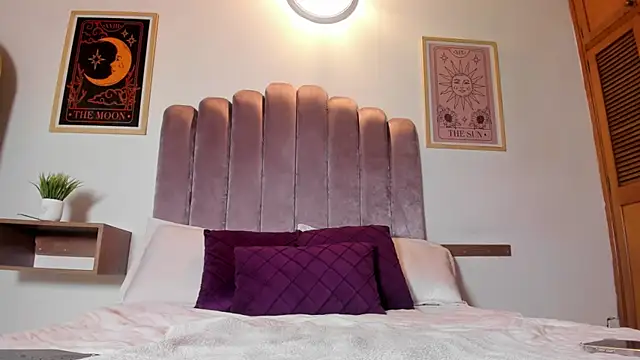 sky caroline online show from 12-15-25, 08:25