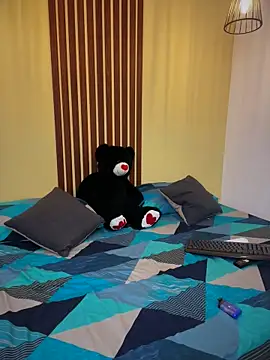  Shara Handal  online show from 10-17-25, 11:01