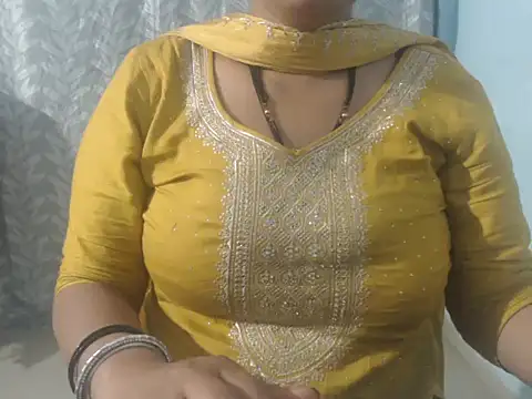 Snapshot of cute-priy chatting on 02-28-25, 05:15 cute-priy online show from 02-28-25, 05:15