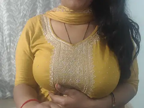 Snapshot of cute-priy chatting on 02-10-25, 05:47 cute-priy online show from 02-10-25, 05:47