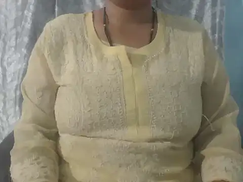 Snapshot of cute-priy chatting on 05-15-26, 07:39 cute-priy online show from 05-15-26, 07:39