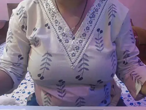 Snapshot of cute-priy chatting on 06-10-26, 04:35 cute-priy online show from 06-10-26, 04:35