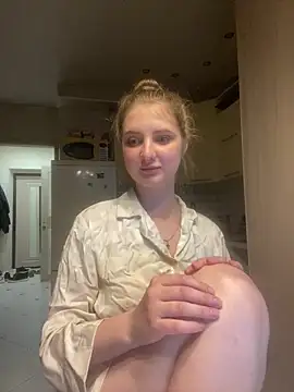 MollyDolle online show from 06-19-26, 07:52