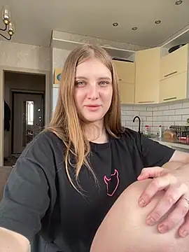 MollyDolle online show from 04-28-26, 01:15