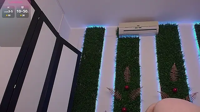 Snapshot of Nicole__Aniston_ chatting on 12-23-24, 08:36 Nicole Aniston online show from 12-23-24, 08:36