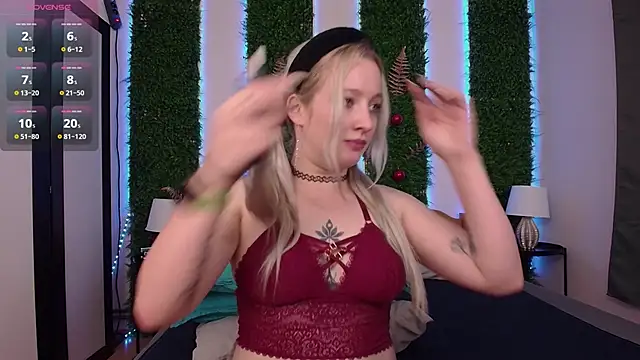 Snapshot of Nicole__Aniston_ chatting on 01-13-25, 08:58 Nicole Aniston online show from 01-13-25, 08:58