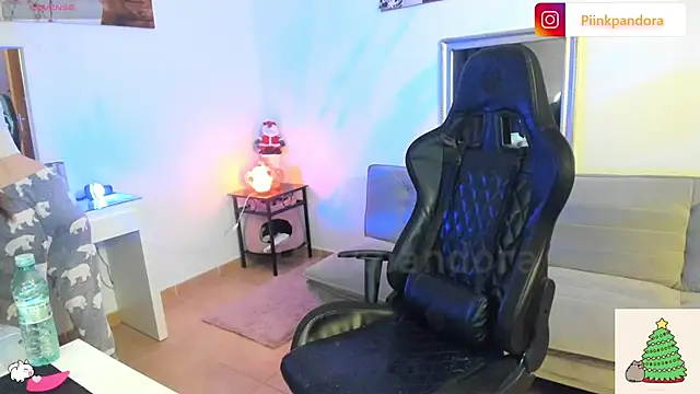 Piinkpandora online show from 12-15-25, 01:50