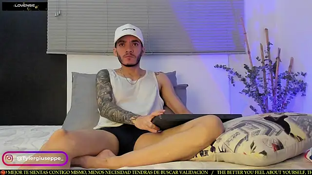 Snapshot of Tylergiuseppe_ chatting on 02-10-25, 02:26 Tylergiuseppe  online show from 02-10-25, 02:26