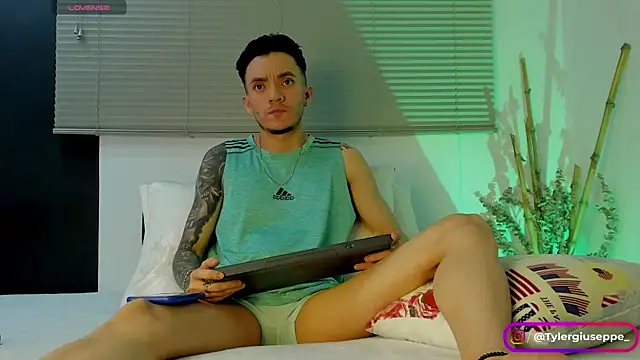 Snapshot of Tylergiuseppe_ chatting on 12-13-24, 10:34 Tylergiuseppe  online show from 12-13-24, 10:34