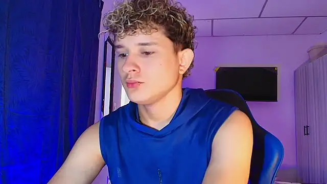 Snapshot of Nathan_Bluee chatting on 07-19-26, 04:26 Nathan Bluee online show from 07-19-26, 04:26