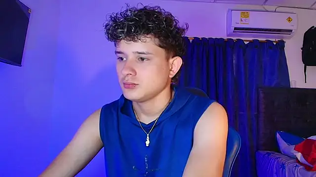 Snapshot of Nathan_Bluee chatting on 06-11-26, 04:37 Nathan Bluee online show from 06-11-26, 04:37