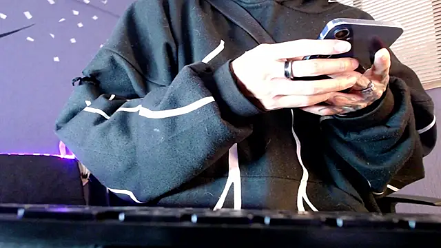 Snapshot of Andy_bapho chatting on 10-07-25, 02:07 Andy bapho online show from 10-07-25, 02:07