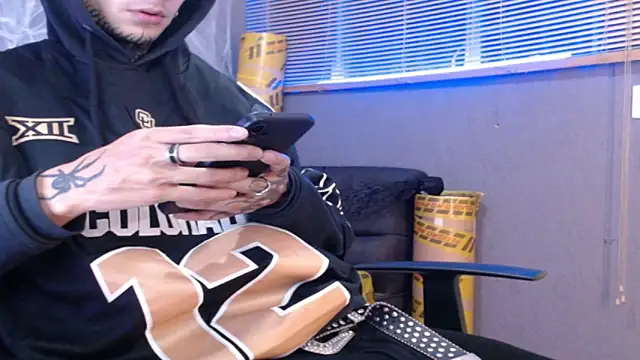 Snapshot of Andy_bapho chatting on 10-28-25, 10:20 Andy bapho online show from 10-28-25, 10:20