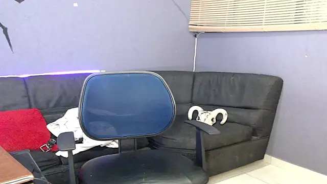 Snapshot of Andy_bapho chatting on 10-09-25, 02:28 Andy bapho online show from 10-09-25, 02:28