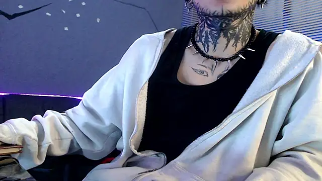 Snapshot of Andy_bapho chatting on 10-13-25, 02:40 Andy bapho online show from 10-13-25, 02:40