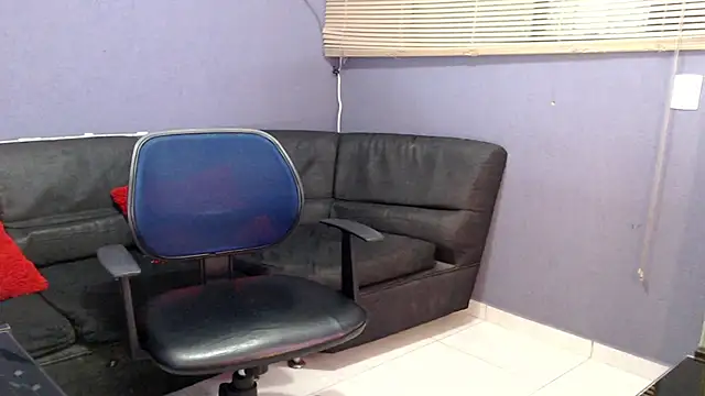 Snapshot of Andy_bapho chatting on 09-25-25, 02:12 Andy bapho online show from 09-25-25, 02:12