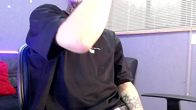 Snapshot of Andy_bapho chatting on 09-27-25, 02:34 Andy bapho online show from 09-27-25, 02:34