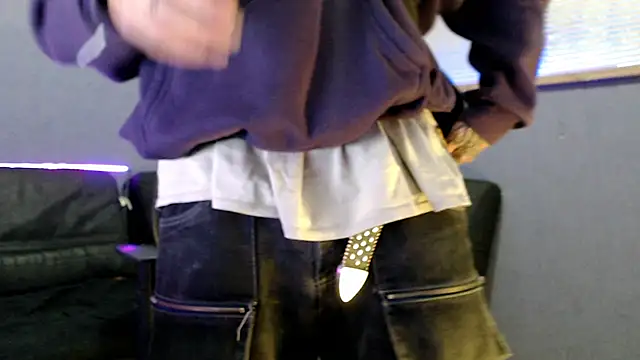 Snapshot of Andy_bapho chatting on 10-10-25, 02:18 Andy bapho online show from 10-10-25, 02:18