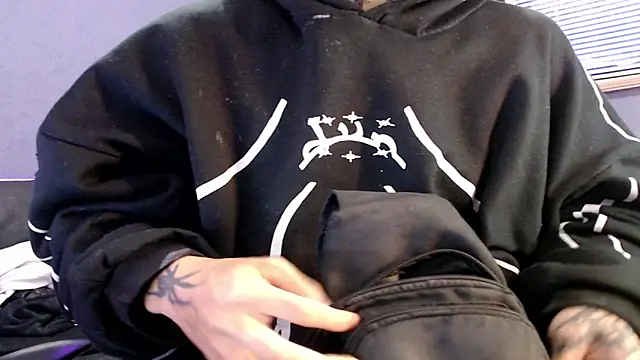 Snapshot of Andy_bapho chatting on 09-14-25, 02:06 Andy bapho online show from 09-14-25, 02:06