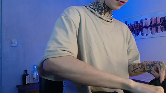 Snapshot of Andy_bapho chatting on 03-04-25, 02:53 Andy bapho online show from 03-04-25, 02:53