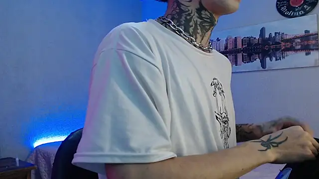 Snapshot of Andy_bapho chatting on 03-13-25, 03:06 Andy bapho online show from 03-13-25, 03:06