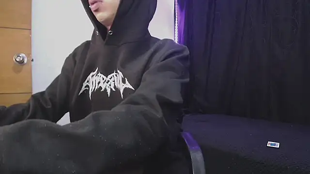 Snapshot of sexybat_twink chatting on 03-15-25, 04:35 sexybat twink online show from 03-15-25, 04:35