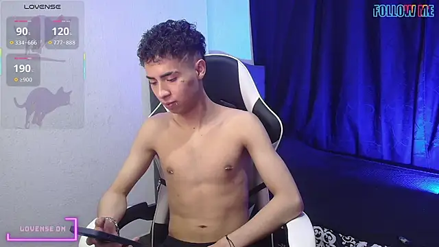 Snapshot of sexybat_twink chatting on 10-05-25, 08:32 sexybat twink online show from 10-05-25, 08:32