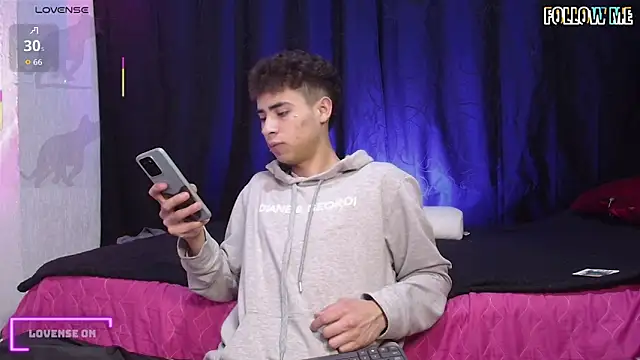 Snapshot of sexybat_twink chatting on 09-15-25, 08:31 sexybat twink online show from 09-15-25, 08:31